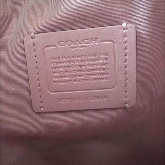GUC Coach leather market tote in pink - Picture 3 of 3